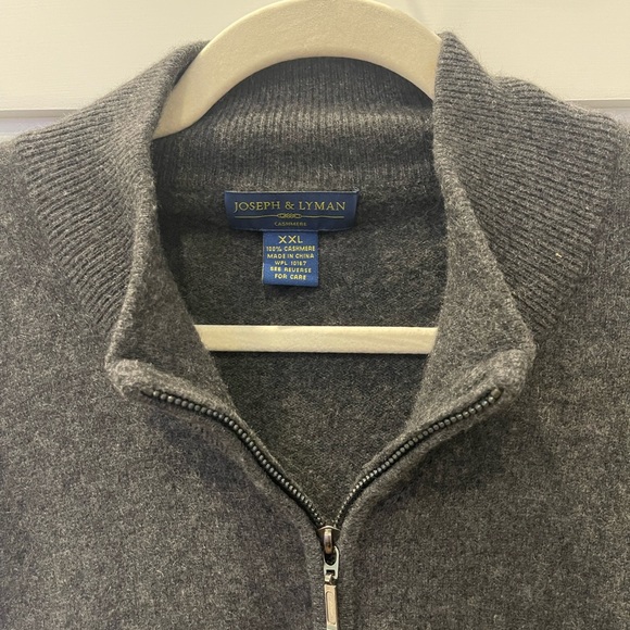 Men’s charcoal grey cashmere sweater. - Picture 3 of 3